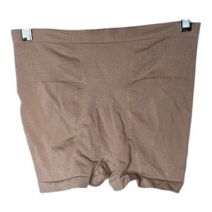 Skinnygirl shaping Seamless Shapewear Shorts in Nude. Size Large. NWT.